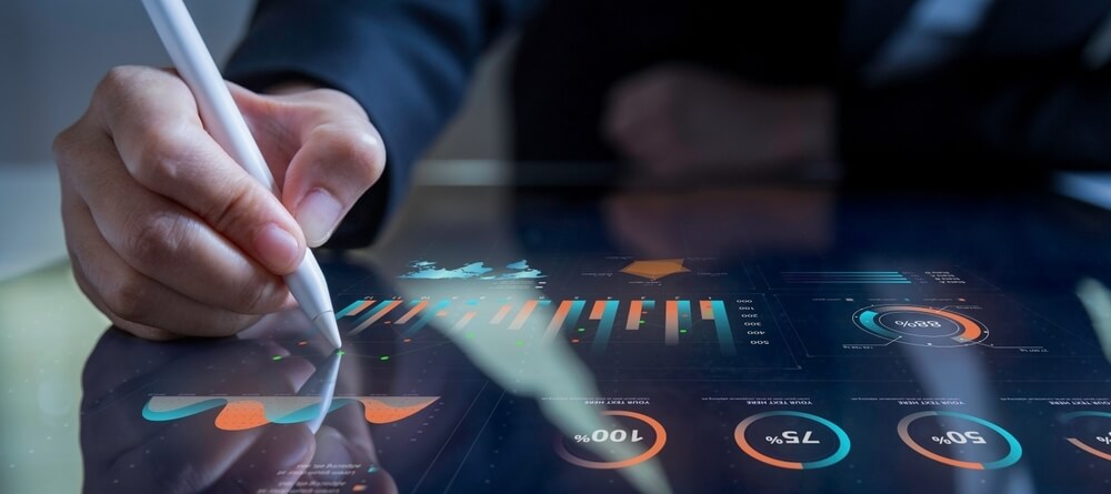 Persona analizando sus métricas UX