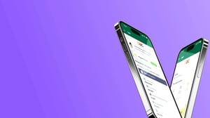 Dos smartphones con pantallas mostrando la app SAC sobre un fondo degradado morado, destacando información de usuario y opciones dentro de la aplicación.