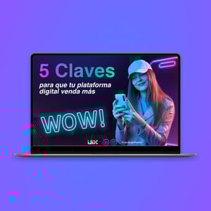 Pantalla de laptop mostrando diseño promocional con el texto ‘5 Claves para que tu plataforma digital venda más’ y la palabra ‘WOW!’ en estilo neón, junto a una persona usando un smartphone sobre fondo púrpura con luces futuristas.